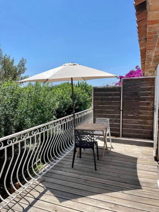 Grand Studio & Terrasse Privee Йер Экстерьер фото